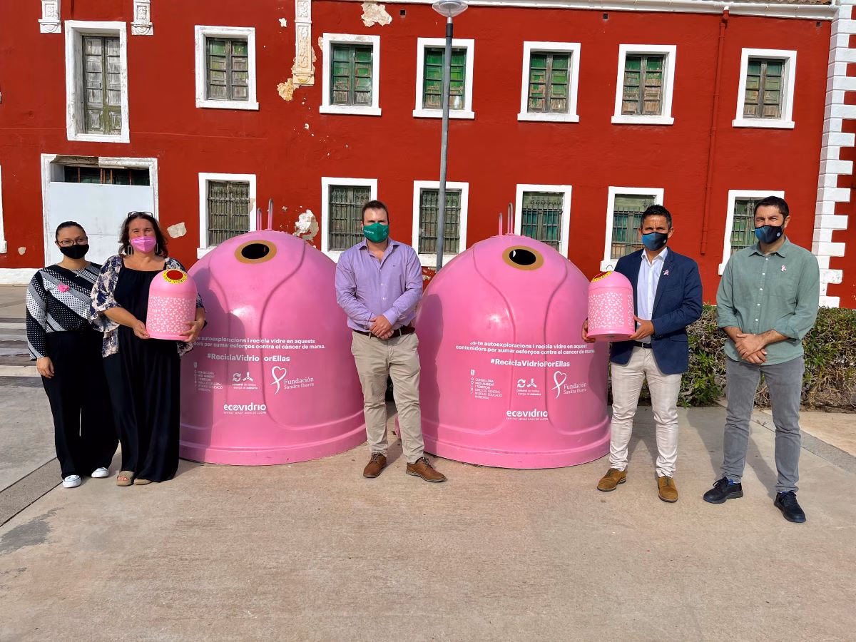 Es Castell y Ferreries reciclan vidrio para la investigación del cáncer de mama