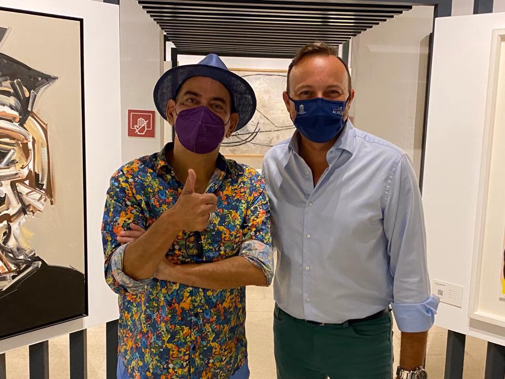 (La foto) José Corbacho descubre el arte contemporáneo en Alaior