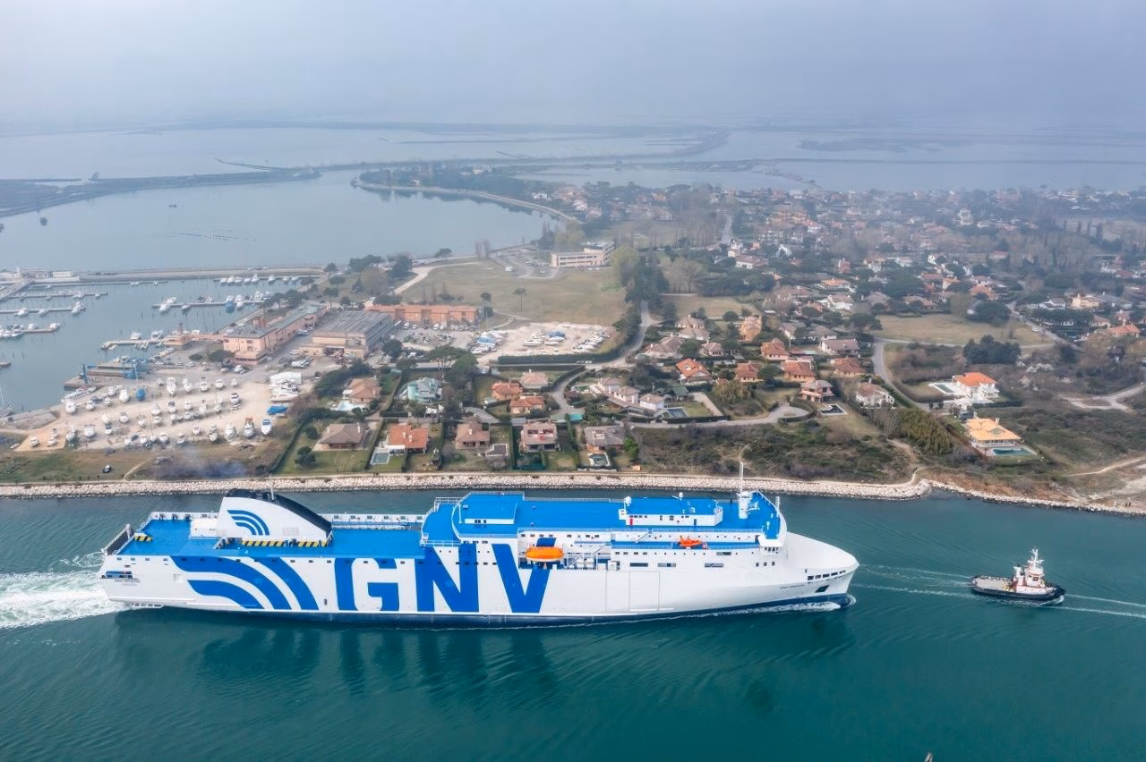 La compañía marítima GNV estrena conexión con el puerto de Ciutadella
