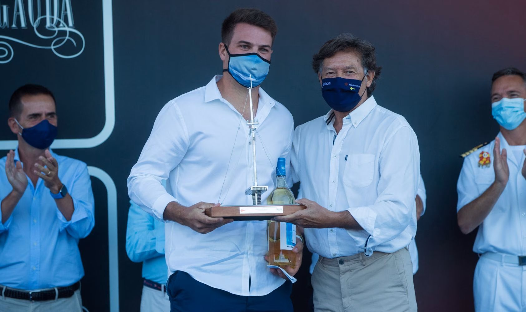 (La foto) Joan Cardona, premiado en Baiona