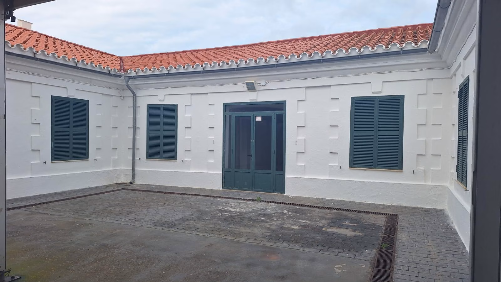 Es Mercadal renueva el Recinte Firal con trabajos de saneamiento y pintura