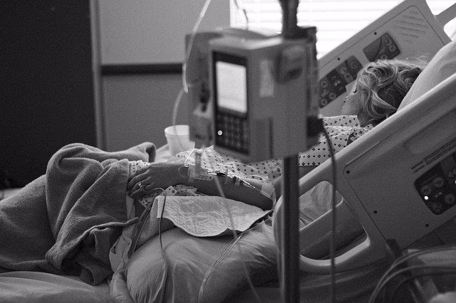 Las UCI del Hospital Mateu Orfila al borde de la saturación con 6 enfermos de Covid