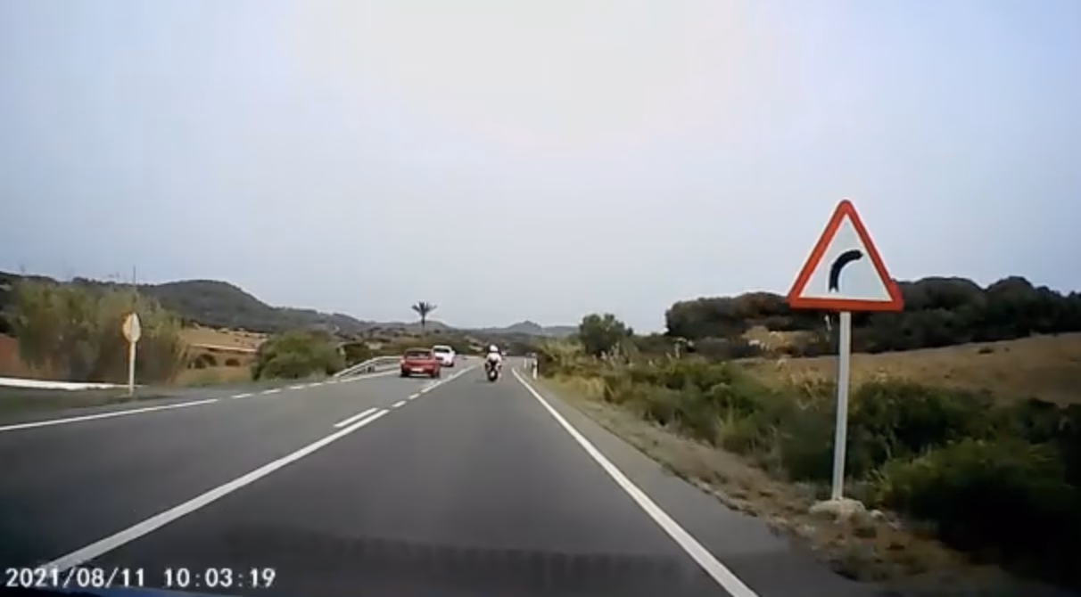 Detenido el conductor temerario de la carretera de Fornells gracias al vídeo en redes
