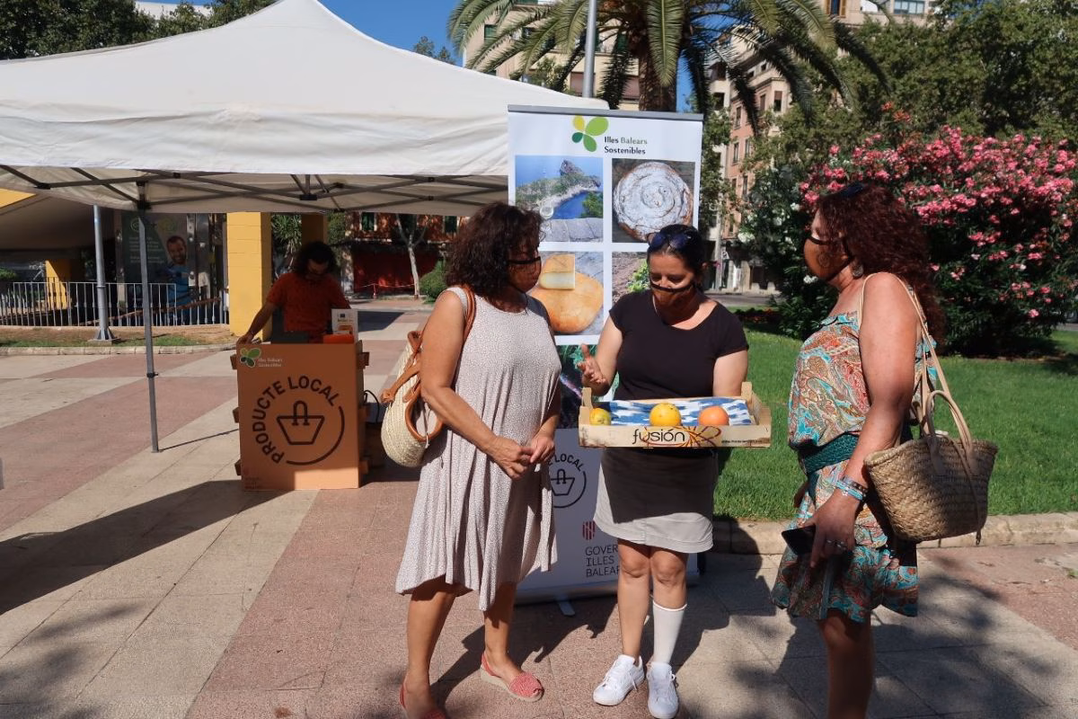 Campaña de dinamización de mercados para promocionar el producto local de Menorca
