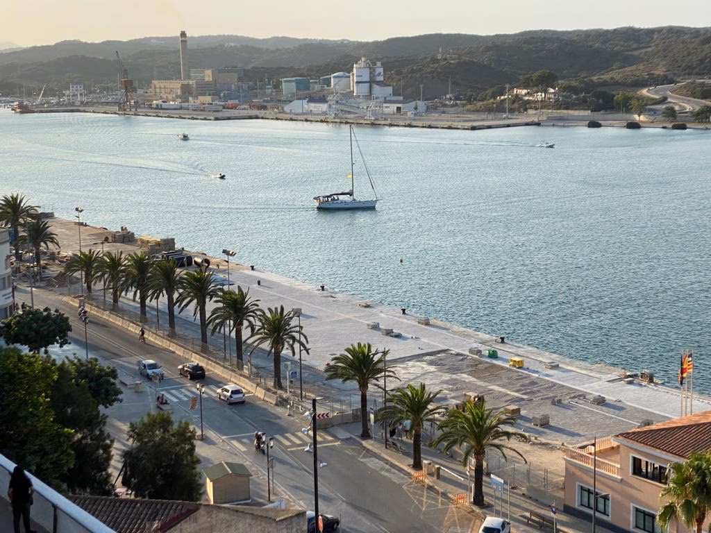 Puertos ultima las obras en el Moll de Llevant de Maó