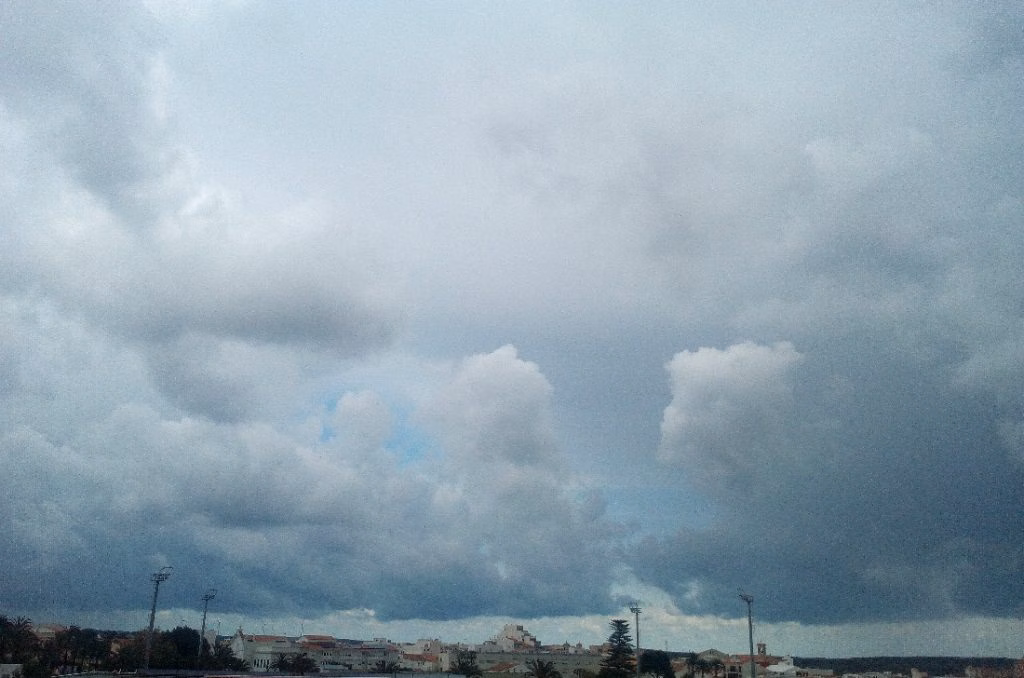 Cielos variables y temperaturas en ascenso este martes en Menorca