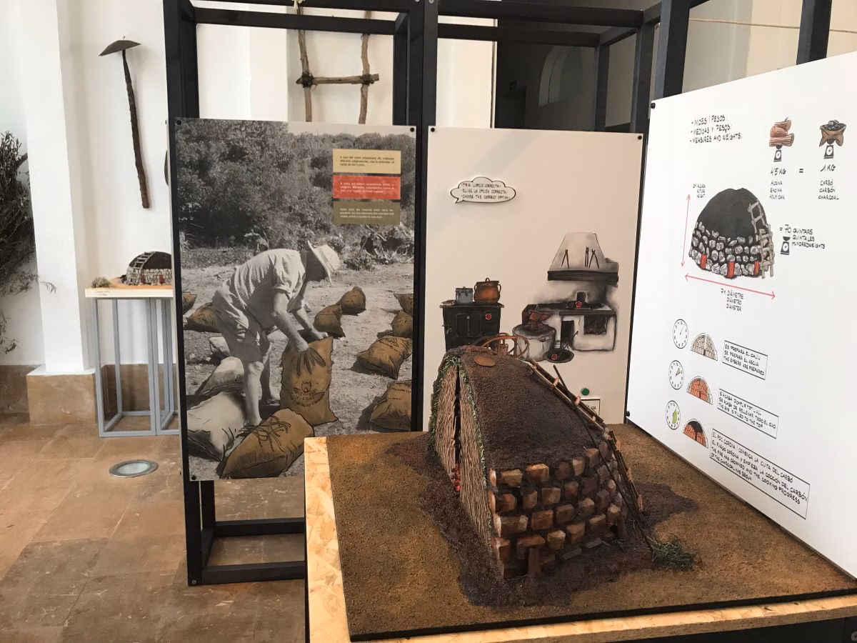 La exposición "Vas més brut que un carboner!" visita Ciutadella, Ferreries y Sant Lluís