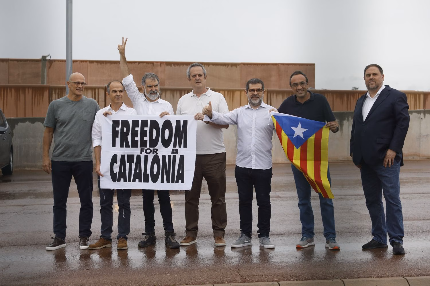 La vida en 'libertad' de los catalanes indultados
