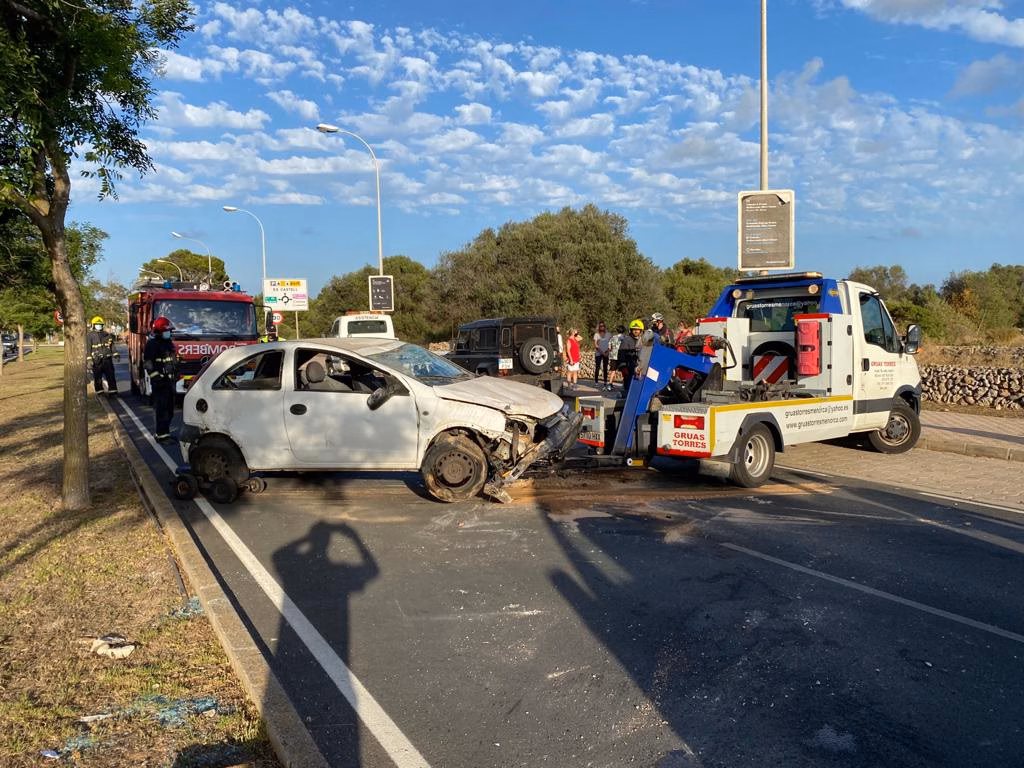 Un accidente de circulación colapsa la Vía de Ronda de Maó