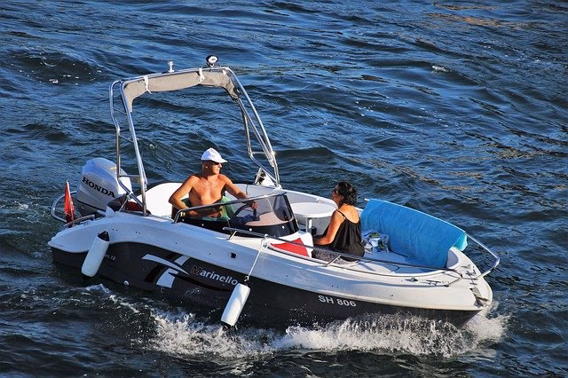 El alquiler de embarcaciones sin titulación, a debate otro verano más en Menorca