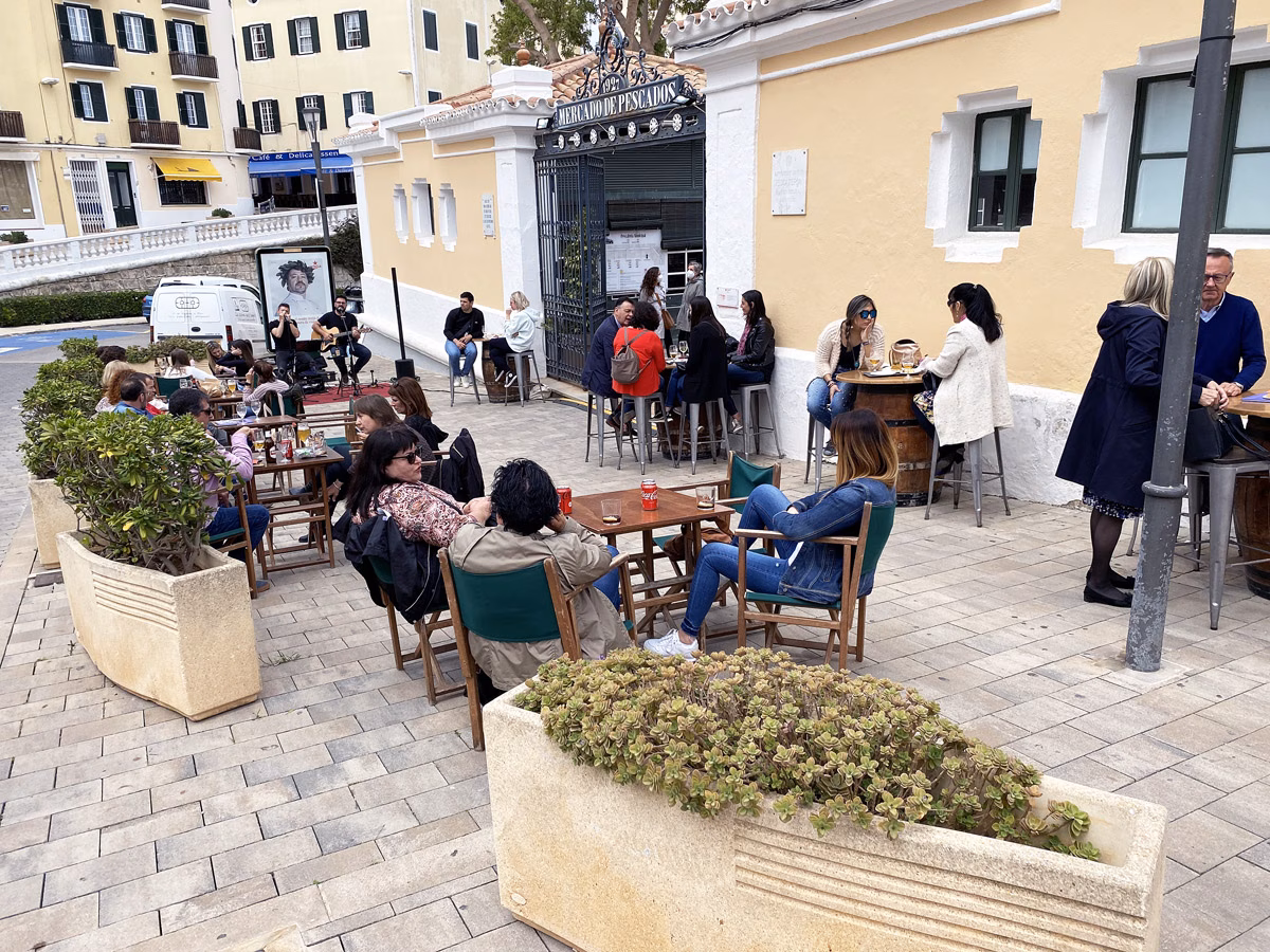 Maó permite ampliar 54 terrazas en lo que va de año