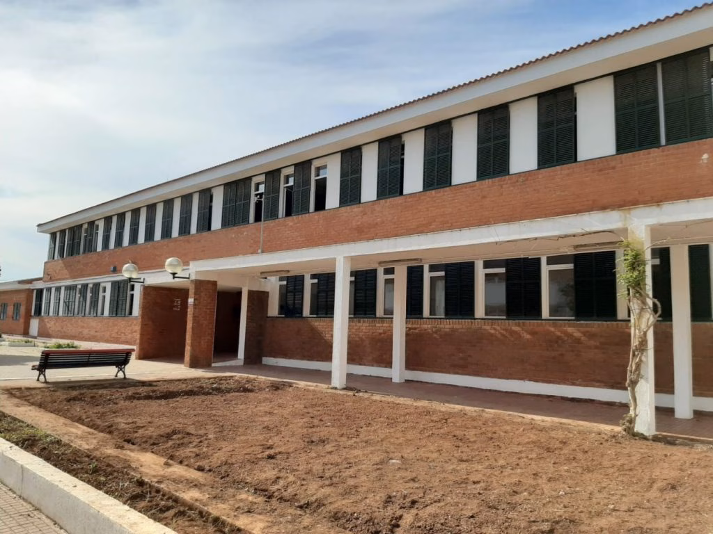 Medio millón de euros para ordenar el exterior de los IES Cap de Llevant y Pasqual Calbó