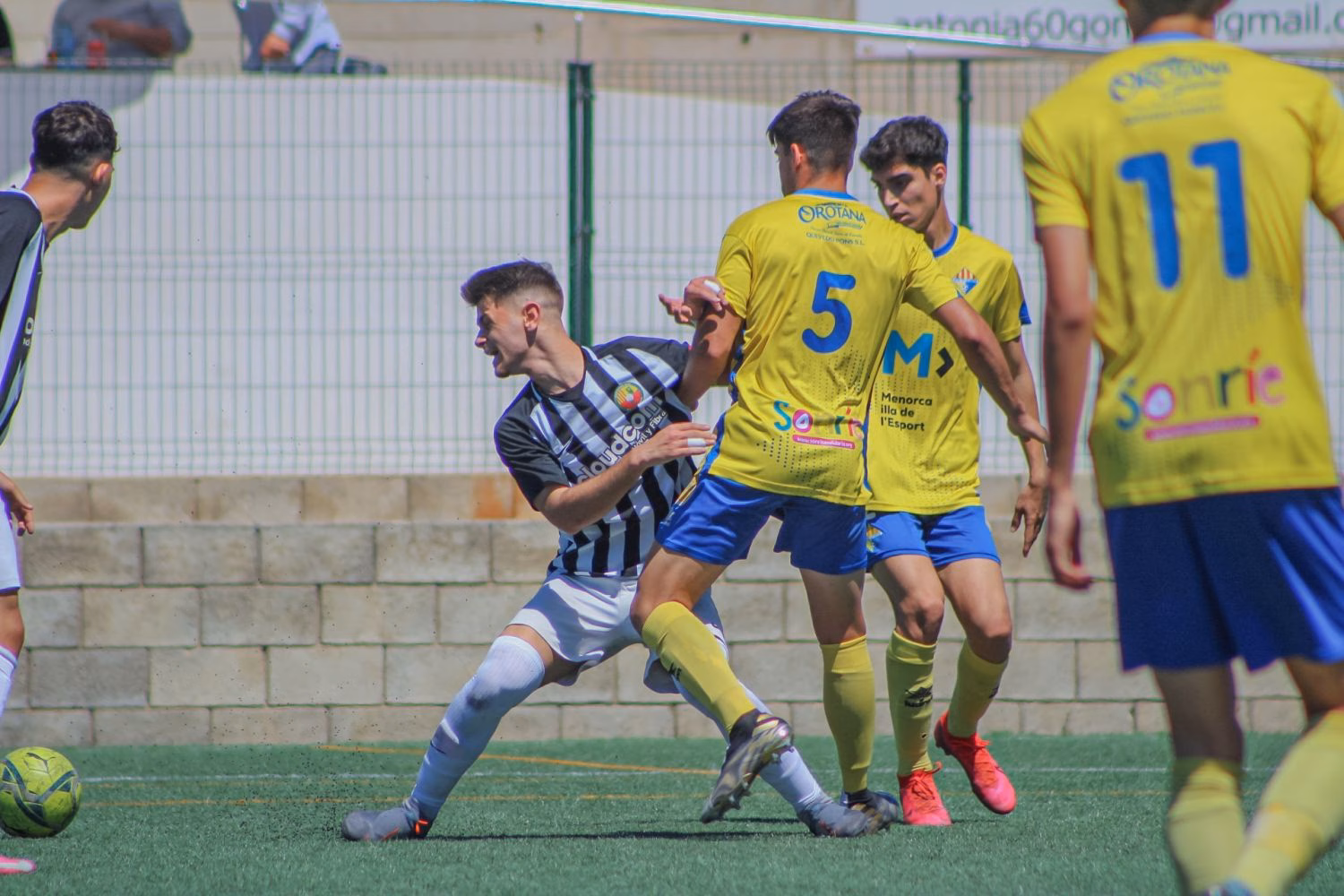 (Fotos) El Atlético Villacarlos cae ante el Jabac i Terrassa