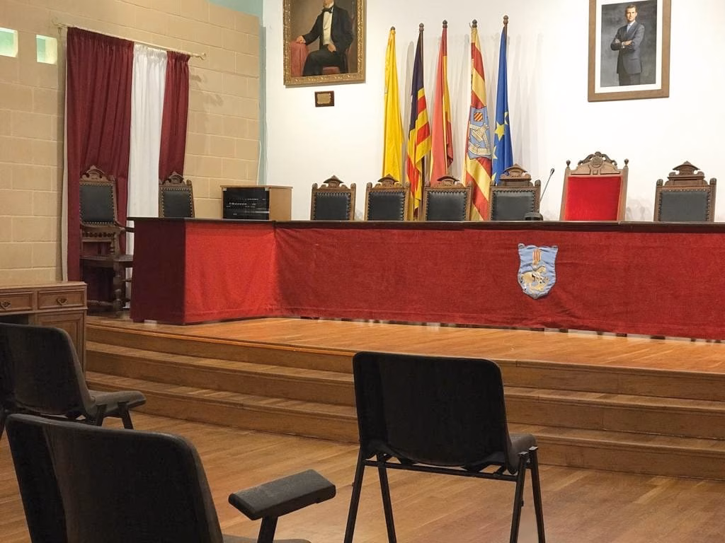 Es Castell retransmitirá los Plenos municipales en directo