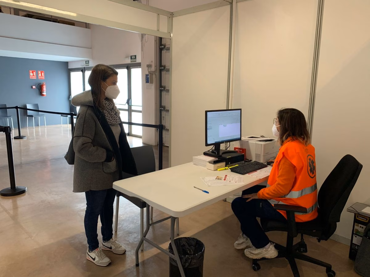 (Fotos) 70 personas se vacunan este lunes en la sala multifuncional Canal Salat