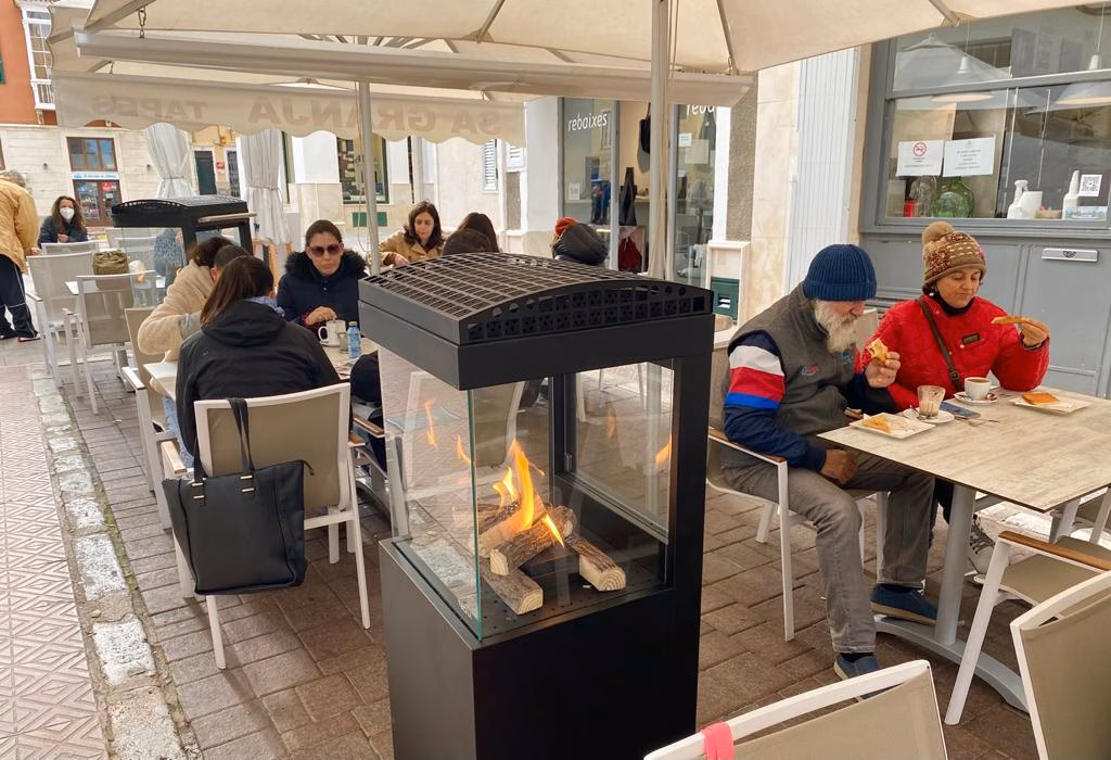 Menorca pasa al nivel 2: bares abiertos hasta las 17.00 y toque de queda a las 22.00
