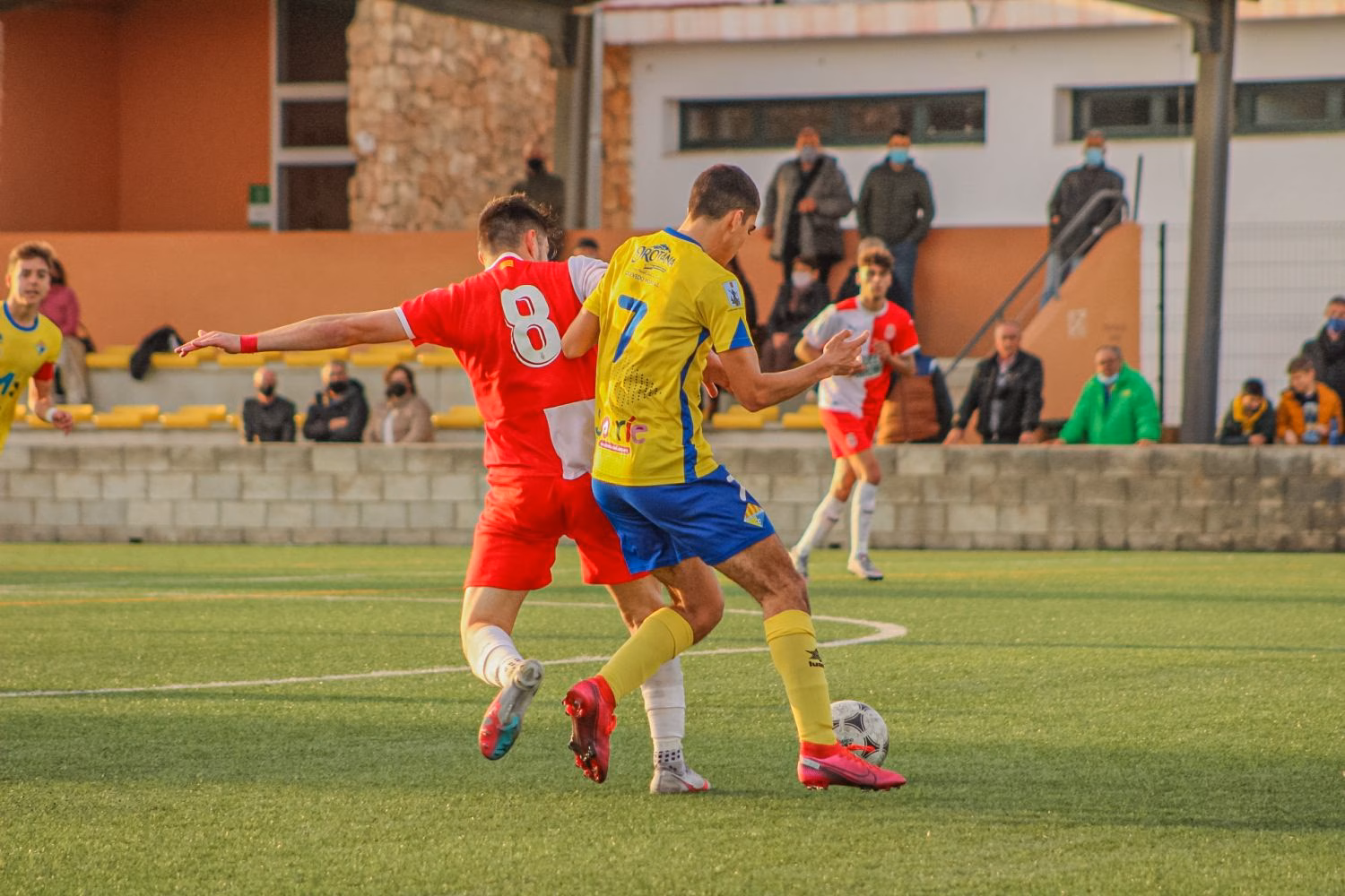 (Fotos) El Girona, sin piedad en Es Castell