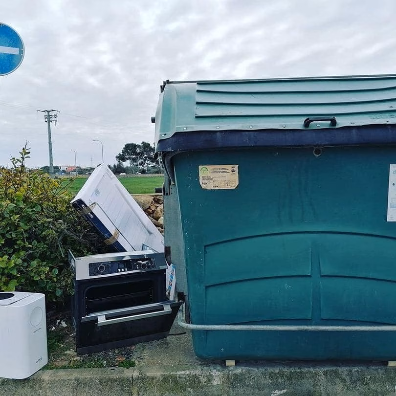 (Fotos) Ciutadella denuncia actos incívicos y pide colaboración