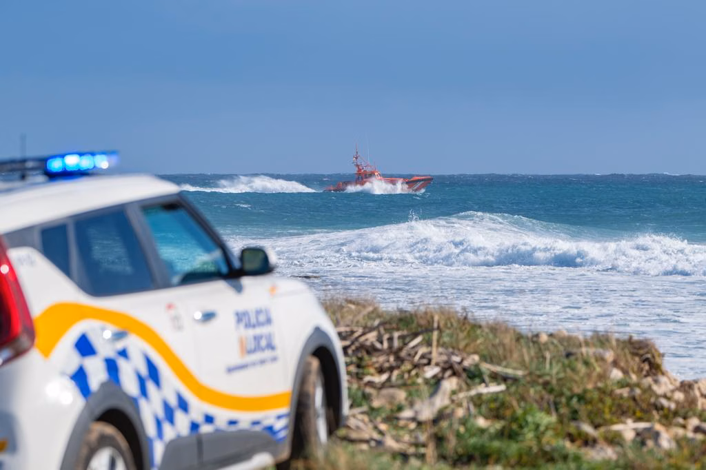 Rescatan a un surfista en la Illa de l'Aire