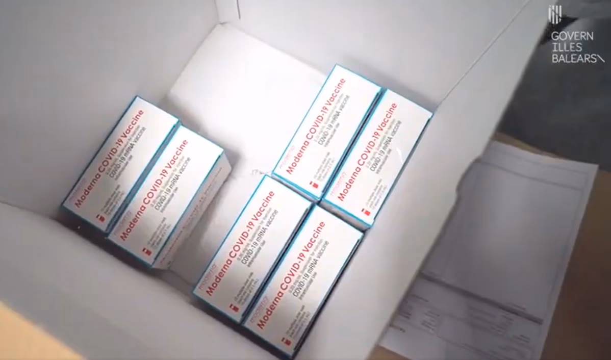 (Vídeo) Llegan a Baleares las primeras vacunas de Moderna contra la Covid-19