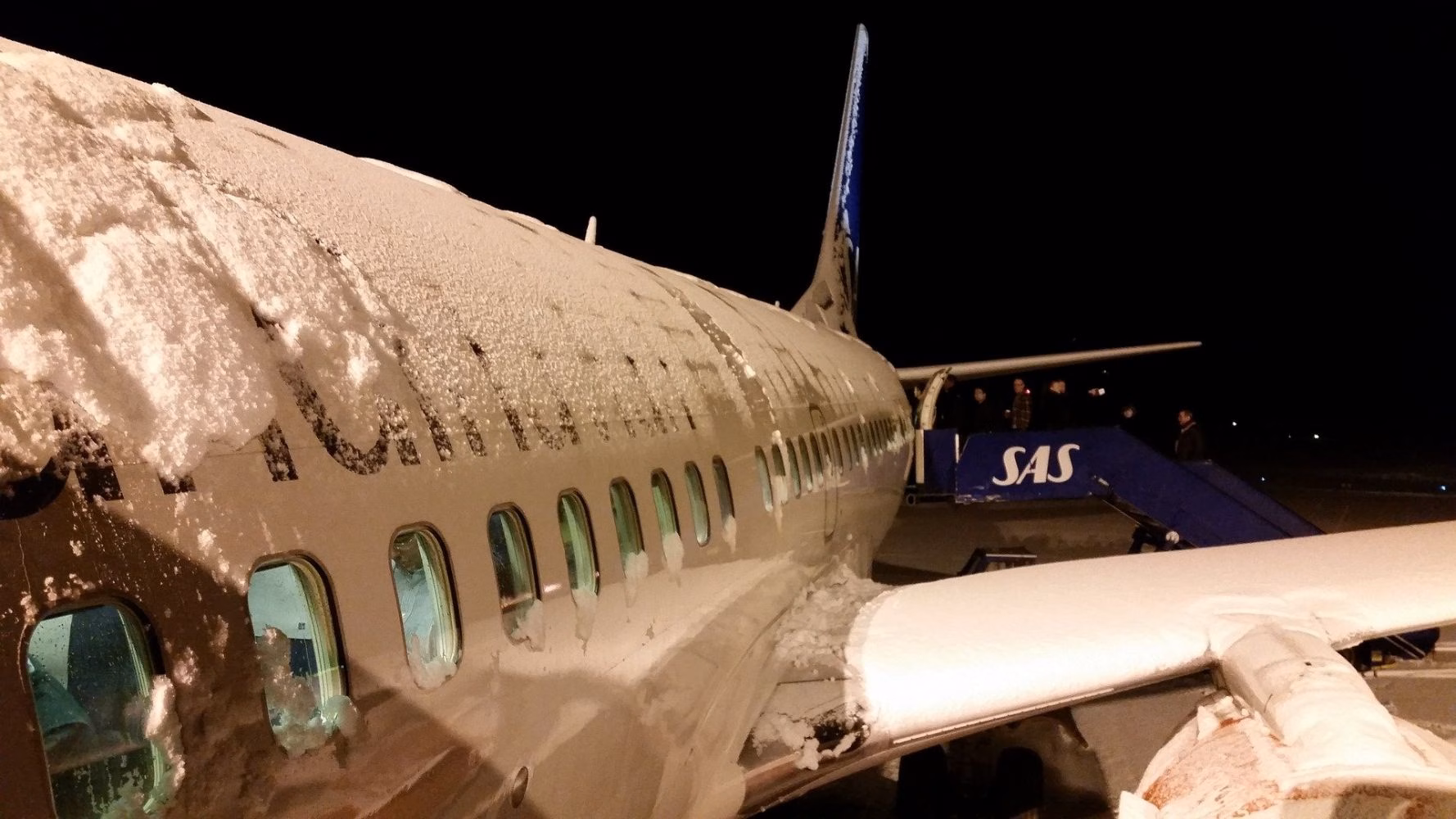 El temporal de nieve cancela el vuelo nocturno de Madrid