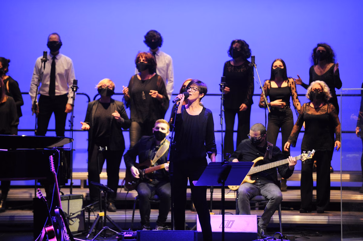 La solidaridad llena de alimentos el Principal de Maó