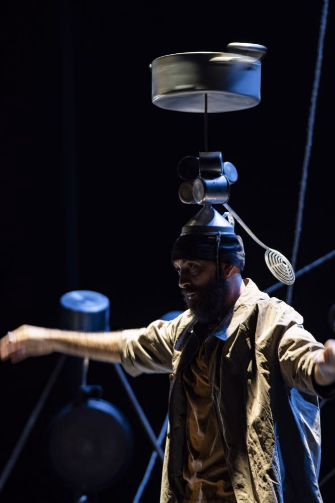 (Vídeo) "Oyun", humor, ritmo y malabares en Es Mercadal