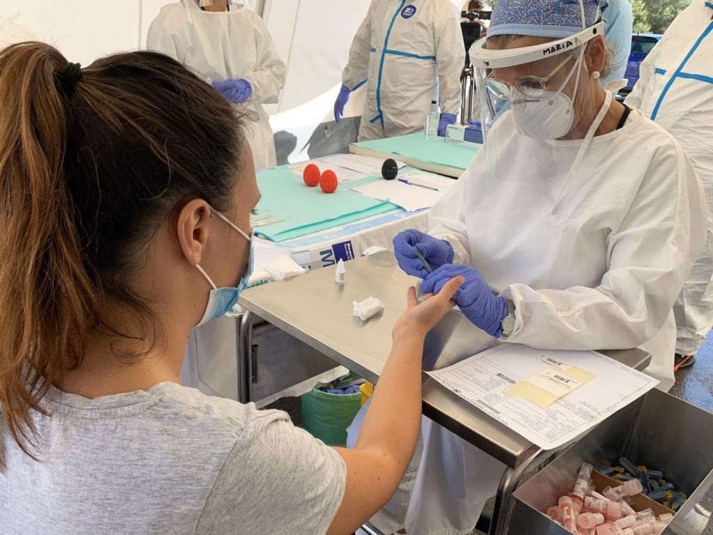 La incidencia acumulada de Covid en Menorca baja y se sitúa en 132,8 casos