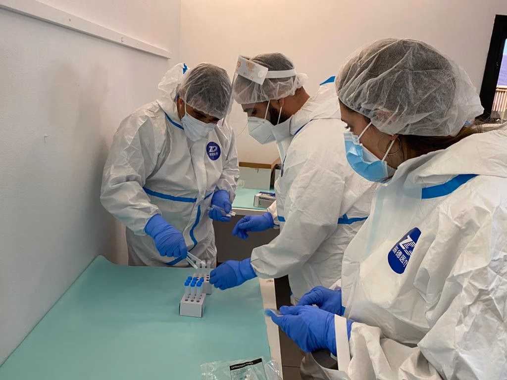 Los contagios vuelven a dispararse en Menorca