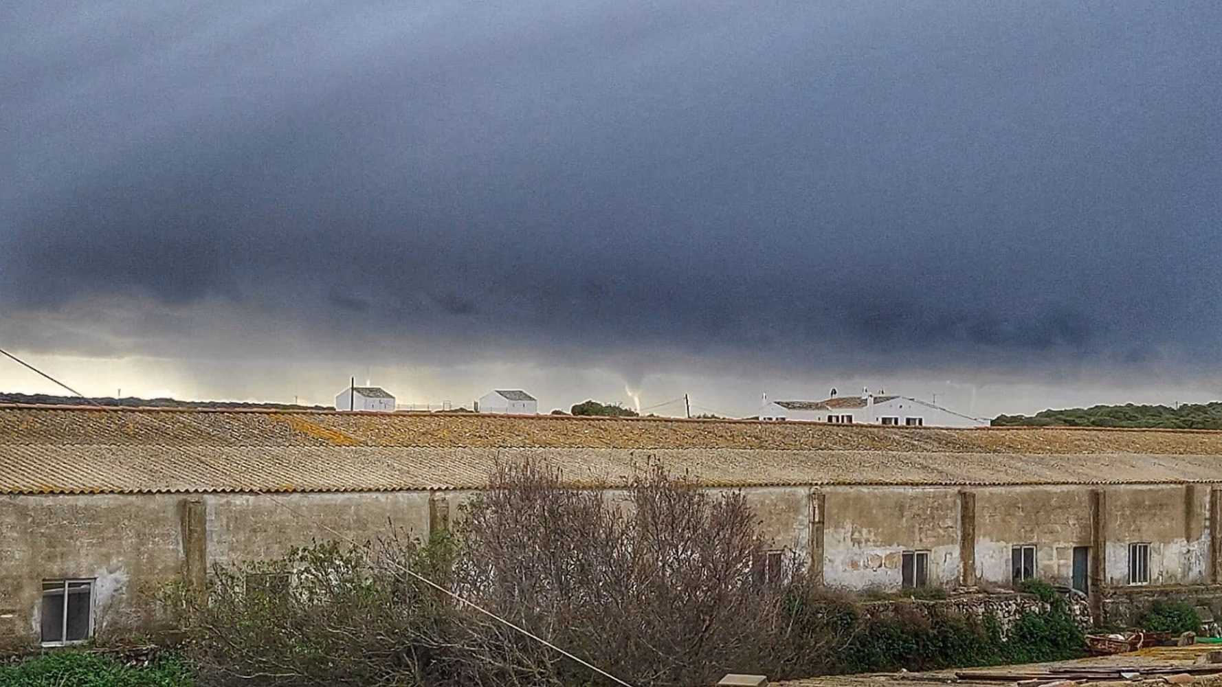(La foto) Tres "caps de fibló" en la costa sur de Menorca