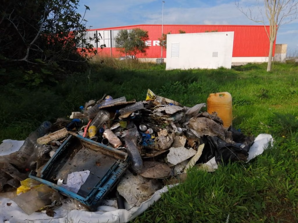 Adjudicación polémica de la limpieza del polígono de Sant Lluís