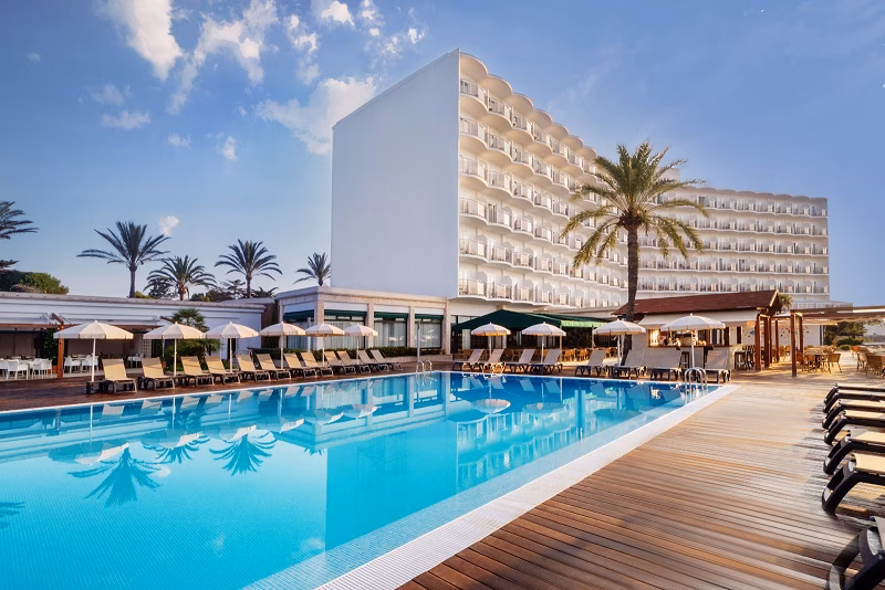 Vendidos a una plataforma de inversión cinco establecimientos turísticos de s'Algar