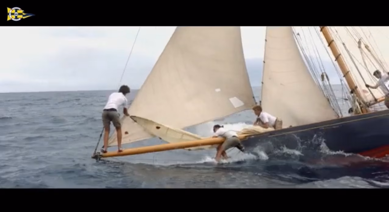 (Vídeo) El espectáculo de la vela en 120 años del CM Mahón