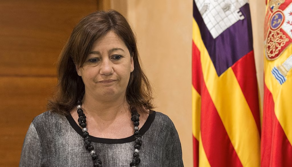 Sitúan a Francina Armengol en un bar de copas fuera del horario permitido