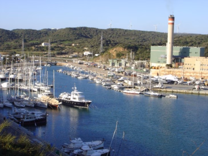 El puerto de Maó recupera la actividad