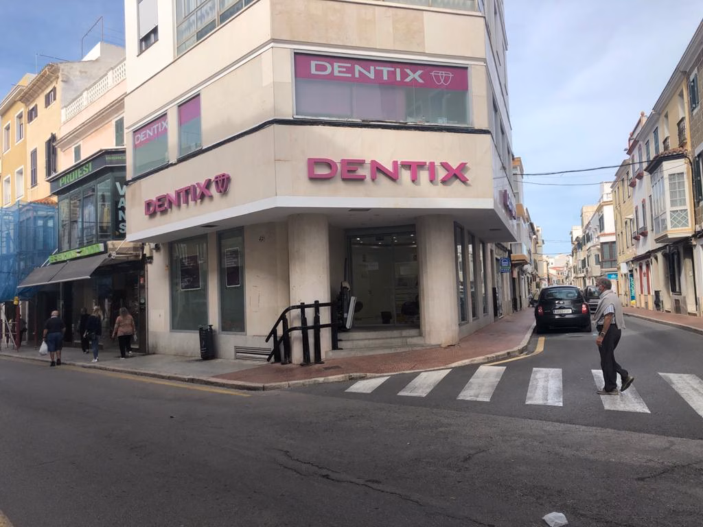 (Vídeo) Quejas de los clientes de Dentix en Maó