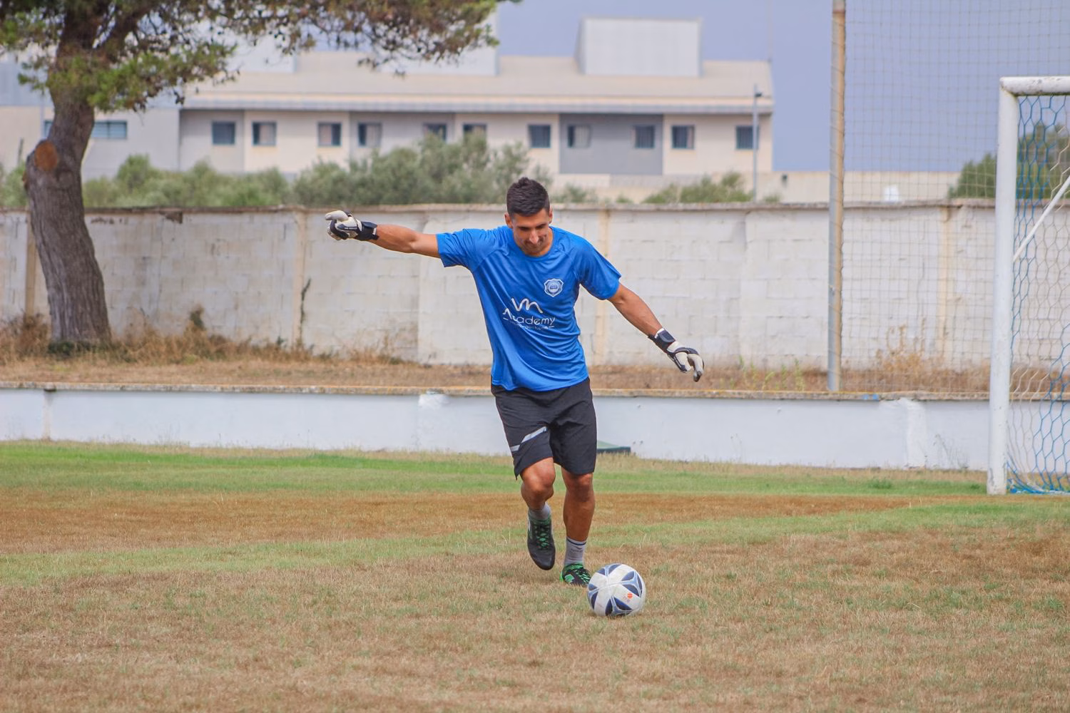 Maó plantea al Sporting cambiar el césped natural de Bintaufa por otro artificial