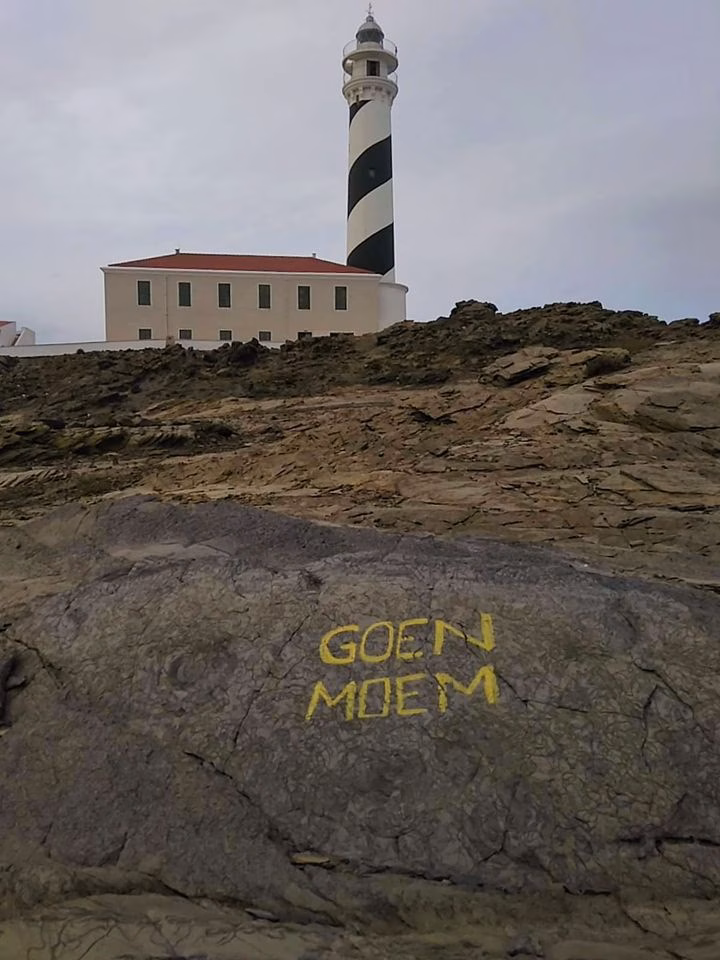Aparece una pintada en una zona de gran valor en Favàritx