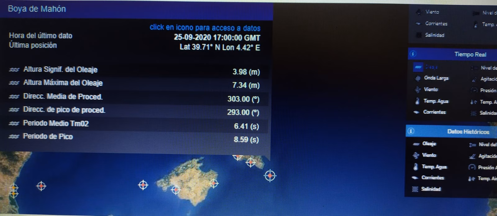 Las olas frente al puerto de Maó ya superan los siete metros