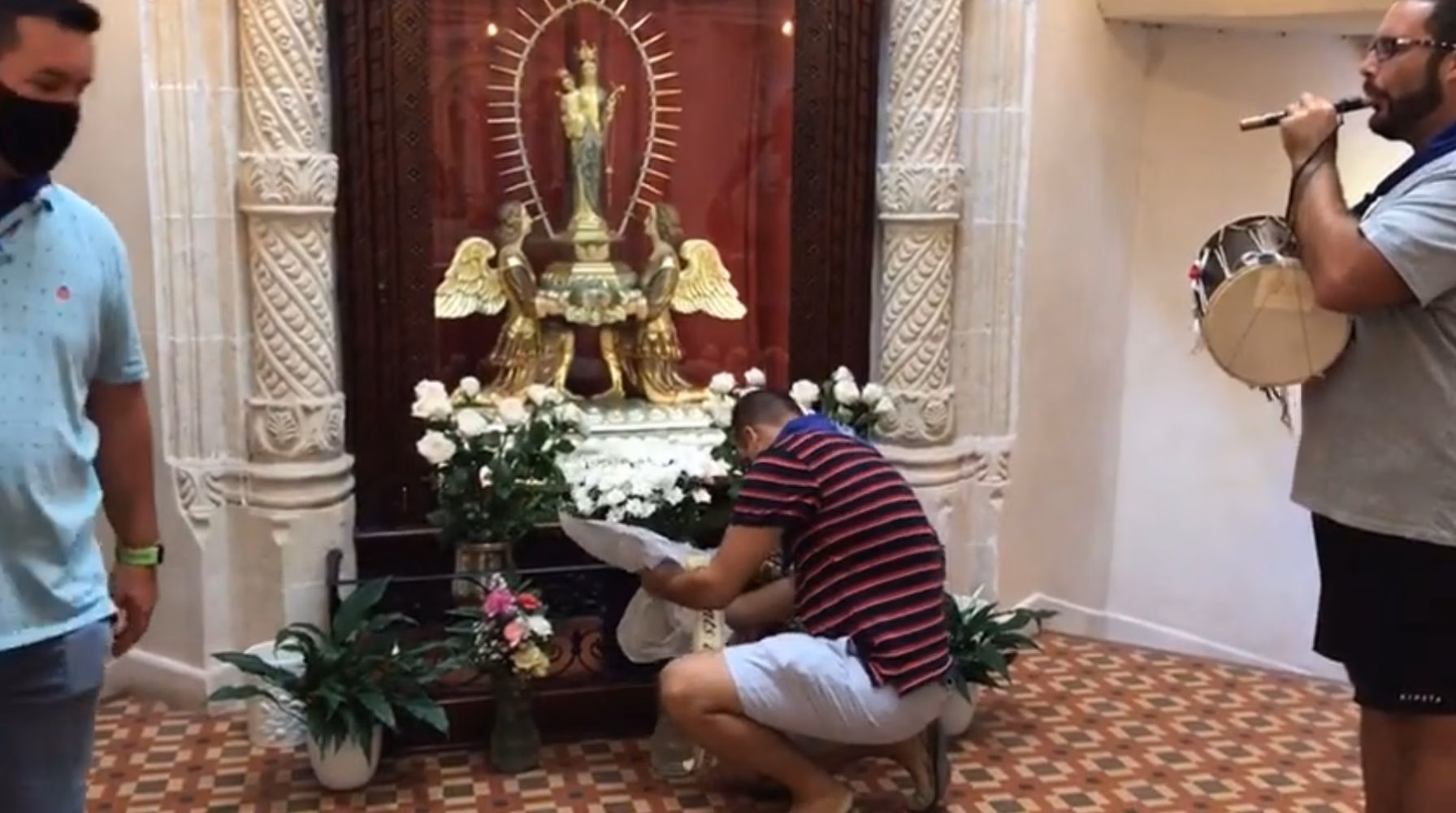 (Vídeo) Los Geganters de Llucmaçanes realizan su ofrenda a la Verge de Gràcia