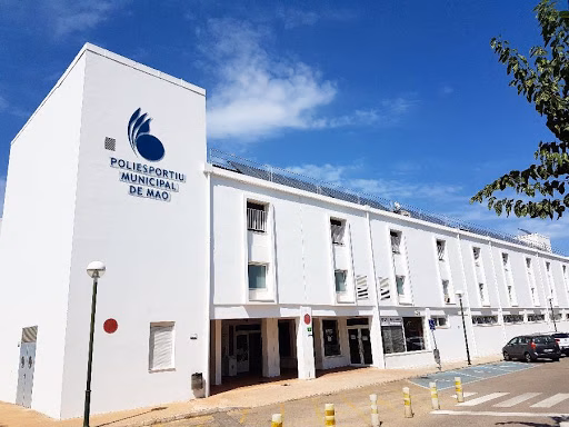 Maó pone un vestuario del polideportivo a disposición del colectivo LGTBIQ+