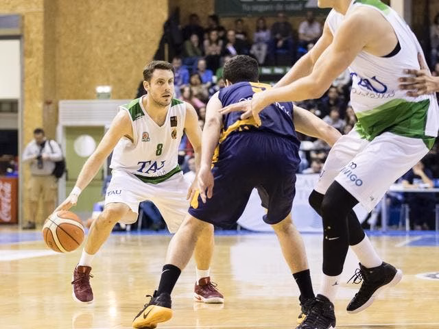 El Tau Castelló renueva a Joan Faner