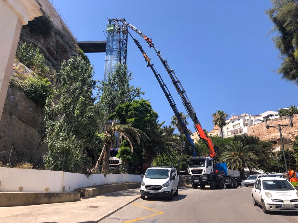 El ascensor del puerto de Maó, en su recta final