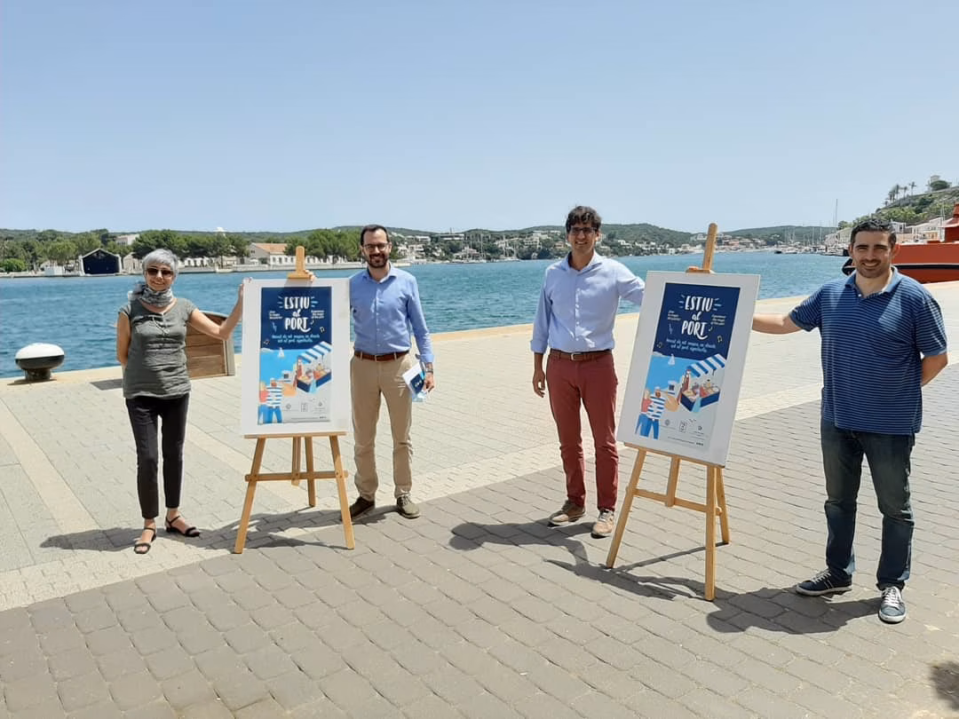 El verano se vive en el puerto de Maó