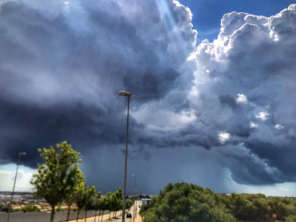 Las tormentas dejan más de 26 litros en Es Castell y 15 en Es Mercadal