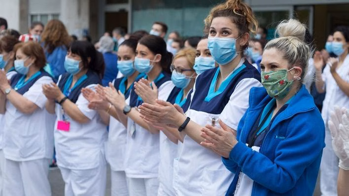 Los héroes de la bata blanca