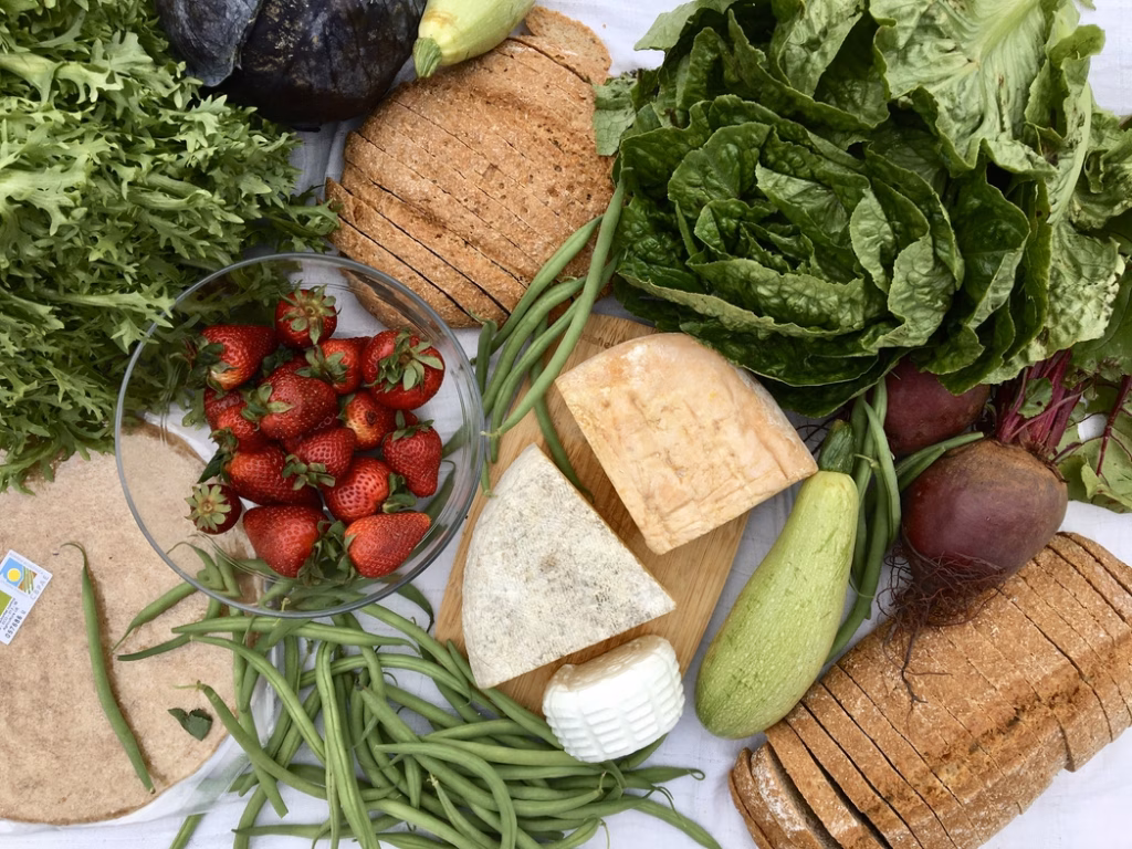 Aposta per la pagesia sostenible. Tots hi guanyam