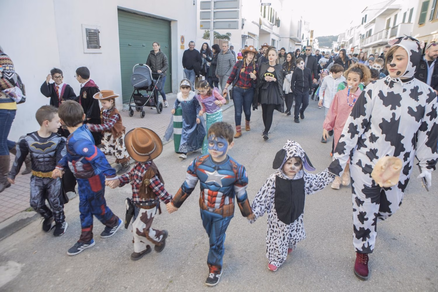 (Fotos) Es Mercadal disfruta de la rúa infantil