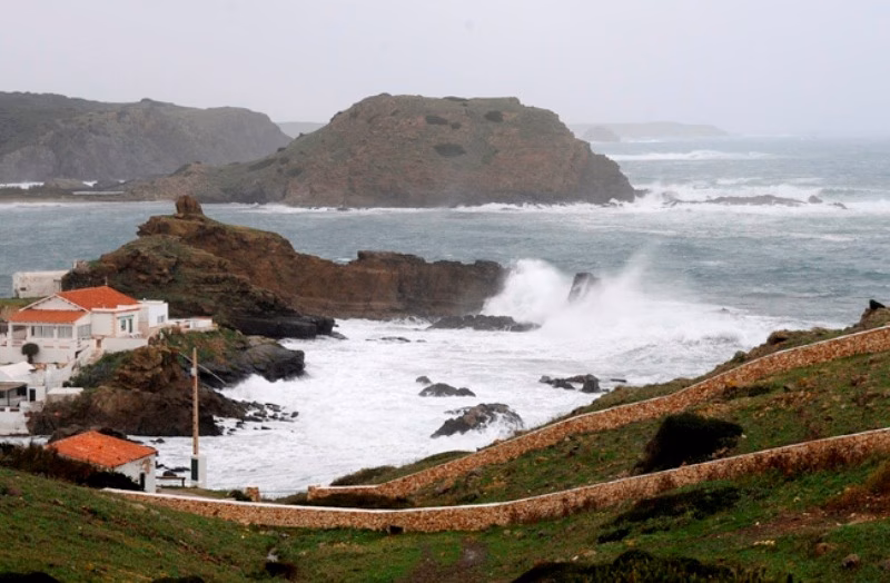 Tramontana con rachas de 45 km/h y frío en Menorca