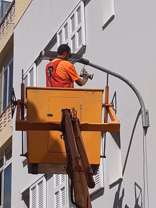 (Fotos) Ciutadella pulsa el interruptor del ahorro